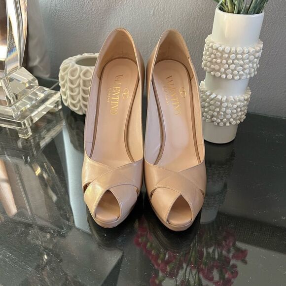 Valentino Garavani Nude Stilettos - Picture 16 of 16